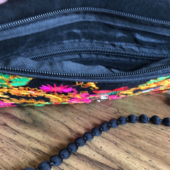 VIBRANT Crossbody/Clutch - Picture 10 of 15